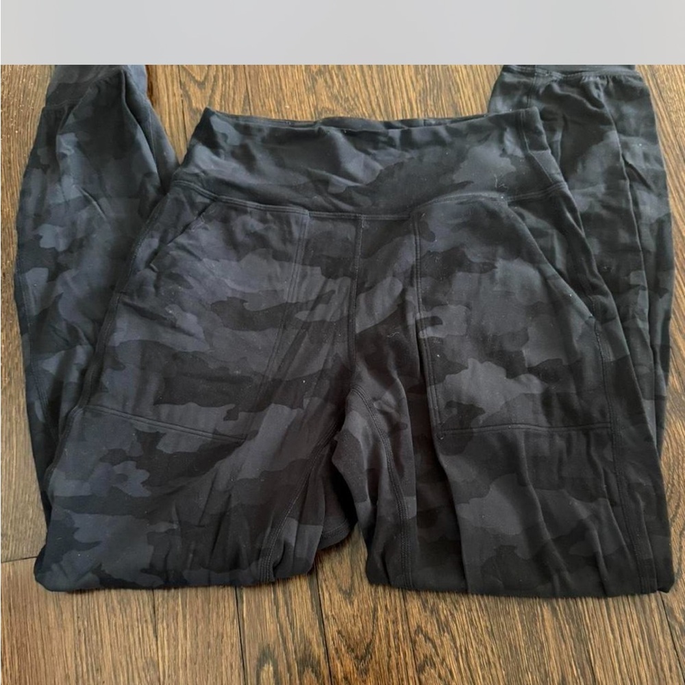 Lulu lemon Women's Black Camouflage Jogger